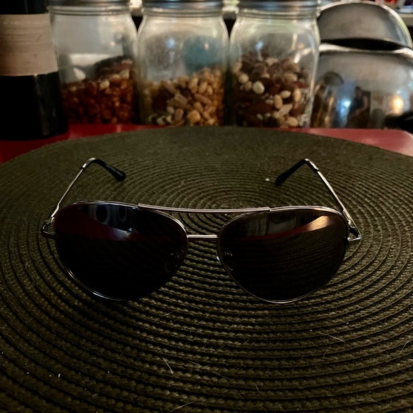 Aviator style sunglasses - Picture 2 of 2